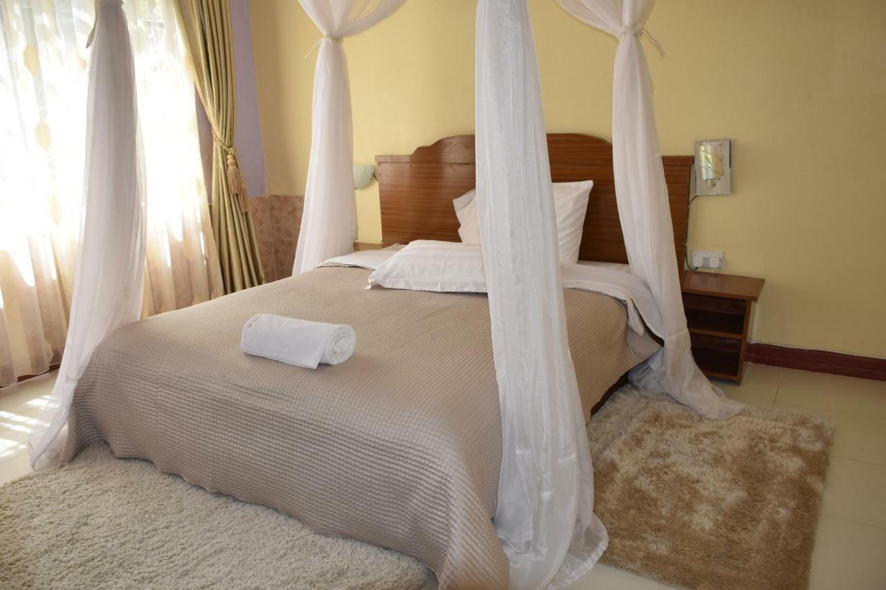 אלדורט Yaris Guest House מראה חיצוני תמונה